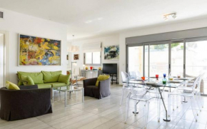 Luminous 2-BR Haven in Sirkin By HolyGuest